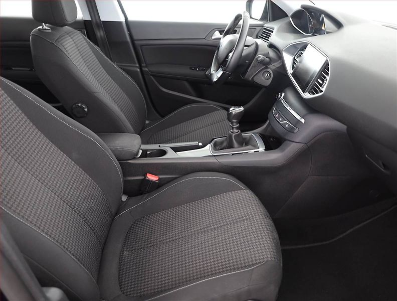 Peugeot 308 (2020) Active 1.5 BlueHDi, ČR,1.maj - fotka 7 z 17