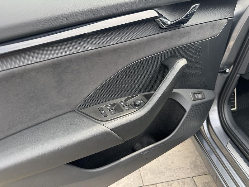 Škoda Octavia (2023) RS 2.0 TSI 180kW DSG | MATRIX - fotka 18 z 44