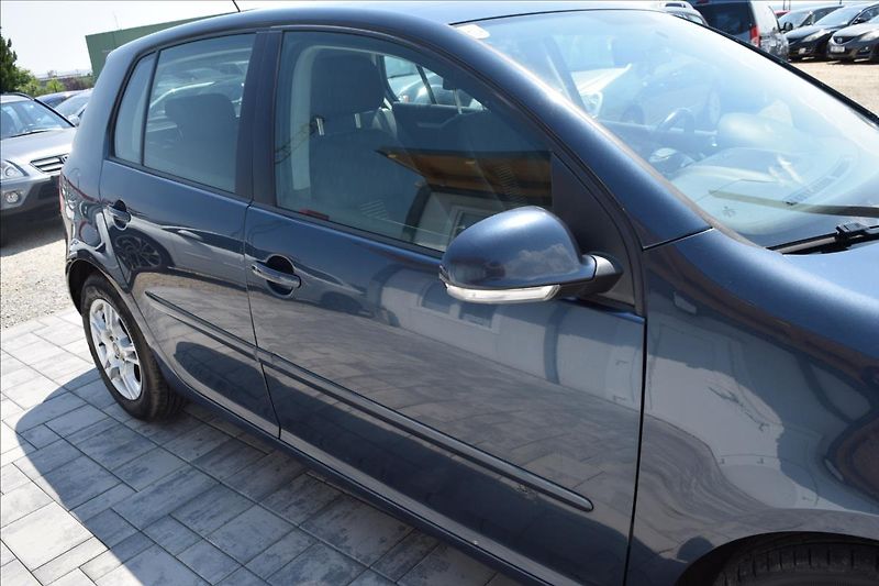 Volkswagen Golf 1,4 i 59KW NOVÁ STK ALU KLIMA - fotka 9 z 46