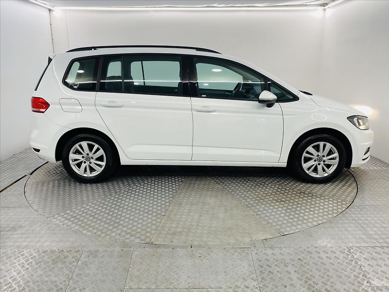Volkswagen Touran 2,0 TDI DSG 110kW - fotka 24 z 25
