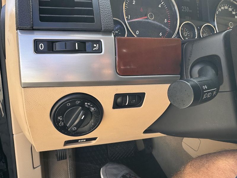 Volkswagen Touareg 3.0TDI 165Kw Pružiny - Tažný - fotka 13 z 19
