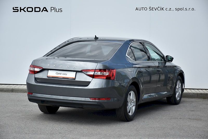 Škoda Superb (2022) Ambition 1.5 TSI 110kW DSG - fotka 2 z 30