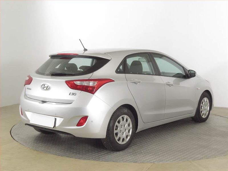 Hyundai i30 (2013) 1.4 CRDi, Tempomat - fotka 5 z 14