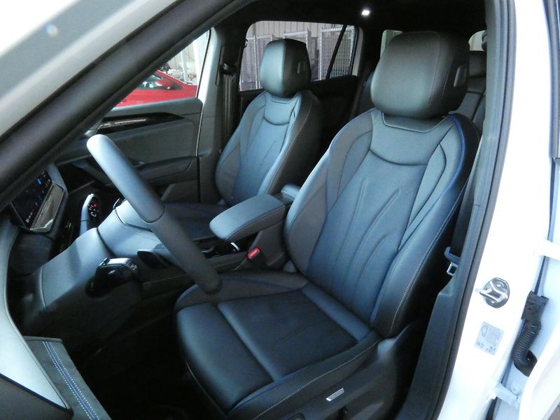 Volkswagen Tayron R-Line People 2,0 TSI 195 kW 4 - fotka 17 z 30