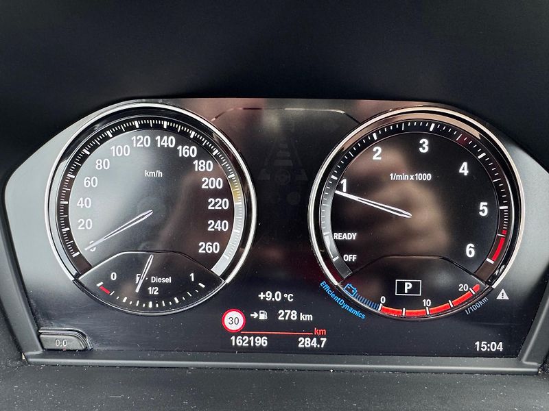 BMW X1 (2021) 18d X-DRIVE AT/8 X LINE ČR - fotka 14 z 30