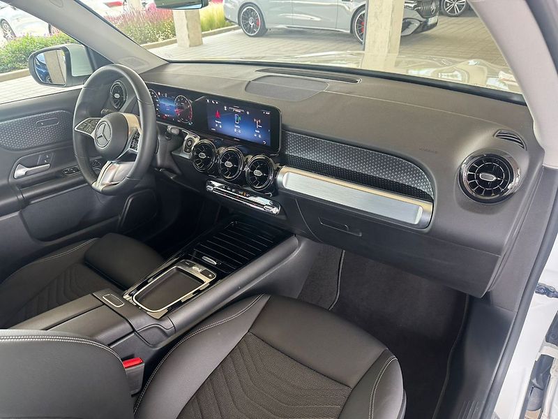 Mercedes-Benz GLB 220 4MATIC - fotka 16 z 20