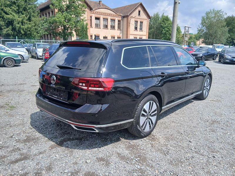 Volkswagen Passat GTE Plug-in hybrid, kůže - fotka 12 z 58