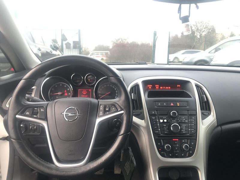 Opel Astra 1.4i 74 KW,KLIMA ,TEMPOMAT.... - fotka 11 z 17