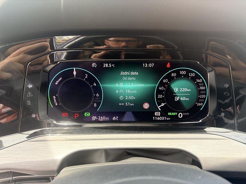Volkswagen Golf 1.4TSI HYBRID VIRTUAL LED - fotka 18 z 50