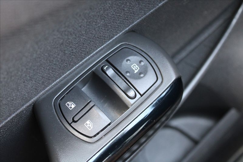 Opel Corsa 1,2 i  NOVÉ V ČR,1.MAJITEL - fotka 15 z 20