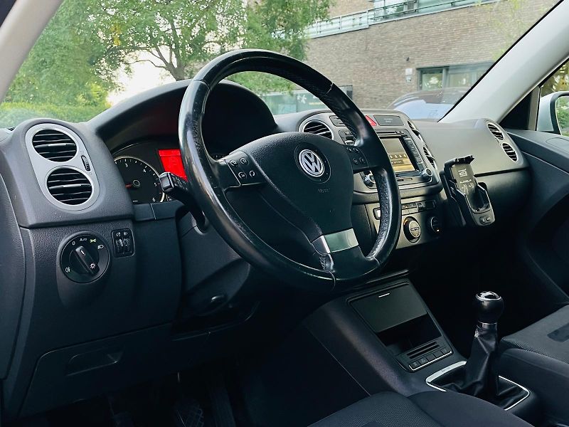 Volkswagen Tiguan 2.0TDI 4x4 MAN SERVISKA TAŽNÉ - fotka 27 z 45