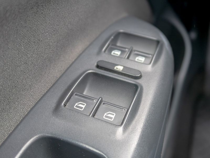 Škoda Octavia (2011) ČR 2.0TDI 103KW – VÝHŘEV - fotka 27 z 42