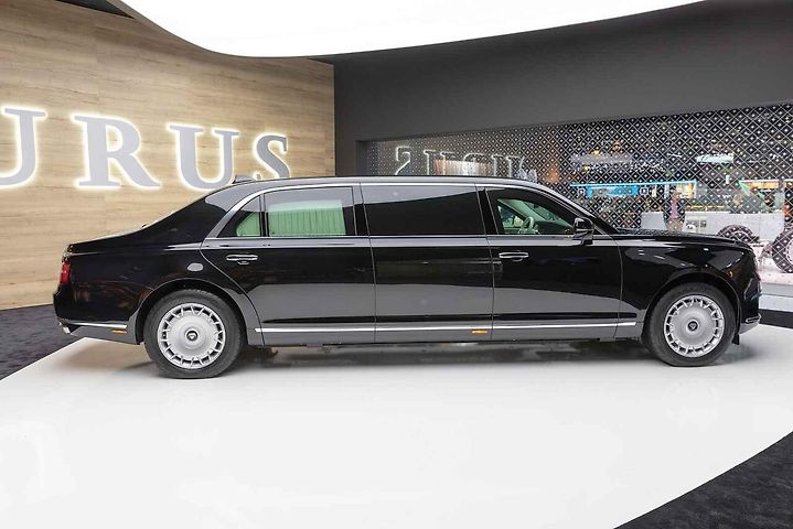 Automobilka Aurus zastavila výrobu luxusních pancéřovaných vozů, které měly být výkladní skříní ruského impéria. Na snímku je limuzína Aurus Senat na mezinárodním autosalonu v Ženevě 2019.