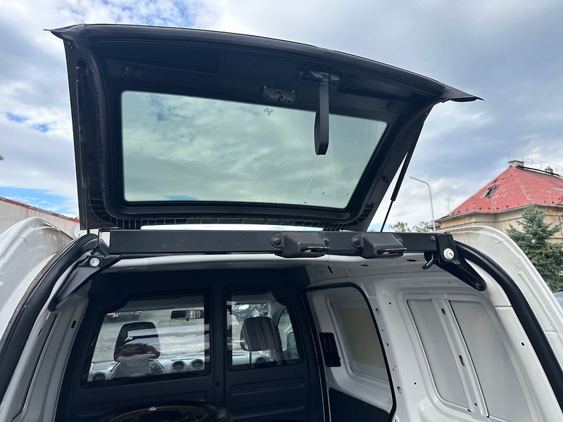 Volkswagen Caddy (2014) 1.6TDI 75kw  2-míst - fotka 14 z 30