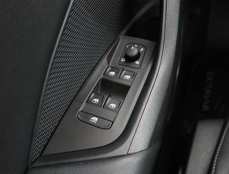 Škoda Octavia (2022) Style Plus 2.0 TSI, DSG,4x4 - fotka 16 z 21