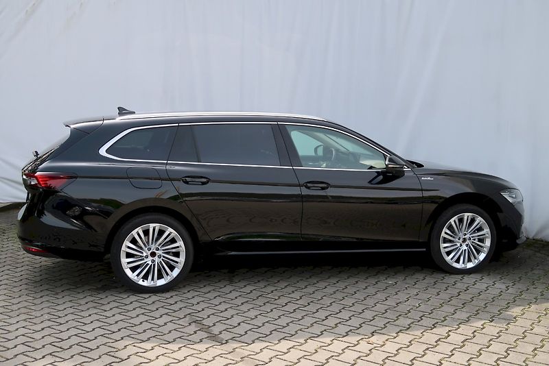 Škoda Superb (2024) Combi L&K 2,0 TDi/110  kW DSG - fotka 31 z 33