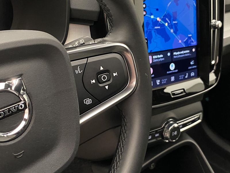 Volvo XC40 B3 DARK PLUS AUT CZ - fotka 21 z 56