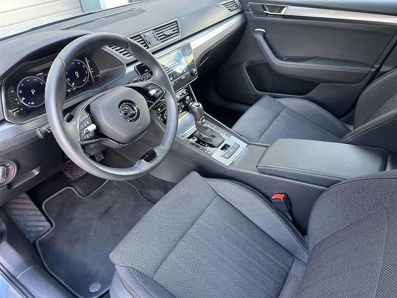 Škoda Superb (2023) 1.5 TSI DSG Style - fotka 8 z 30