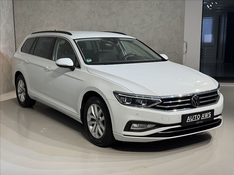 Volkswagen Passat 2,0 TDi  DSG Business IQ Light - fotka 3 z 43
