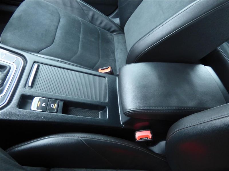 Volkswagen Arteon 2,0 TSI DSG,Navi,Kessy  Elegan - fotka 29 z 51