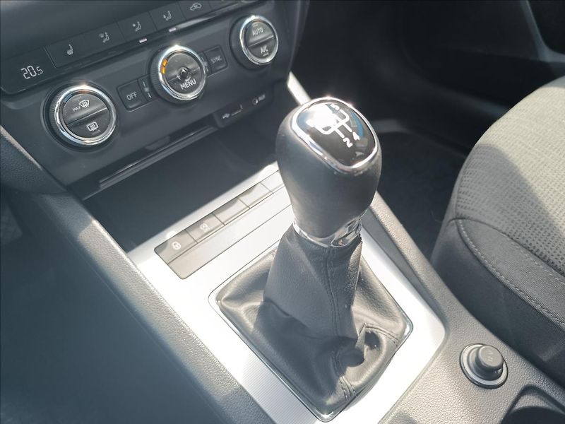 Škoda Octavia 1,6 TDi Style - fotka 17 z 18