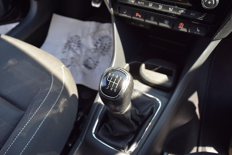 Škoda Rapid (2016) 1.2TSI 81kw STYLE XEN NAVI PAN - fotka 34 z 45