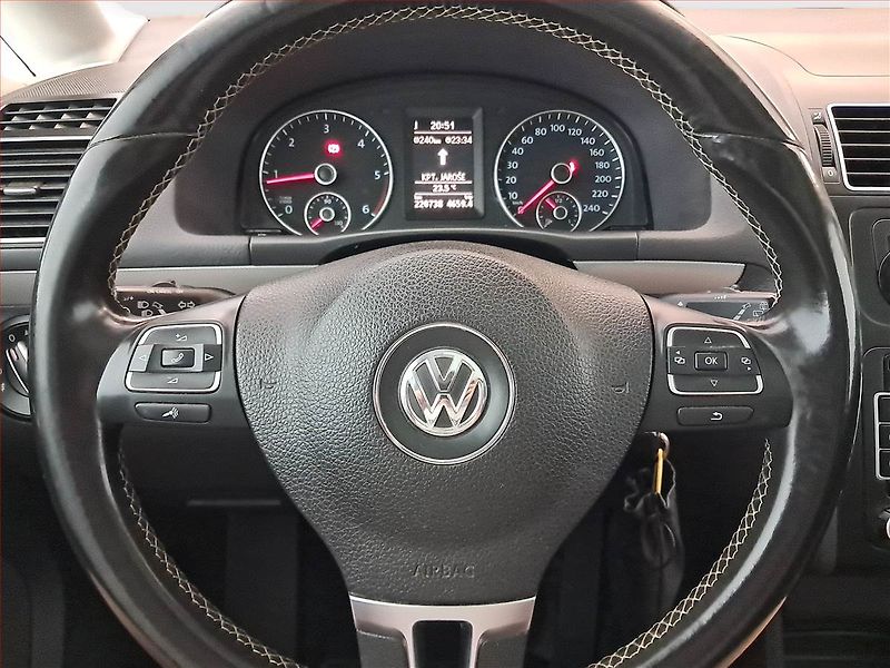 Volkswagen Touran (2012) 1.6 TDI, Navi, Tempomat - fotka 20 z 21