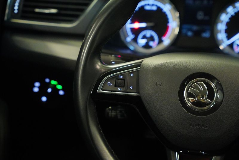 Škoda Superb - fotka 16 z 31