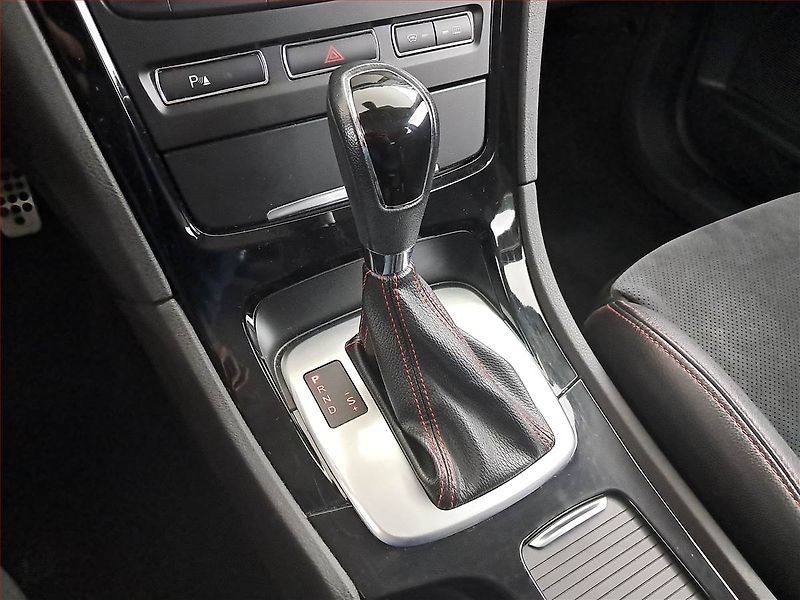 Ford Mondeo (2013) 2.2 TDCi, Automat, Navi - fotka 13 z 18
