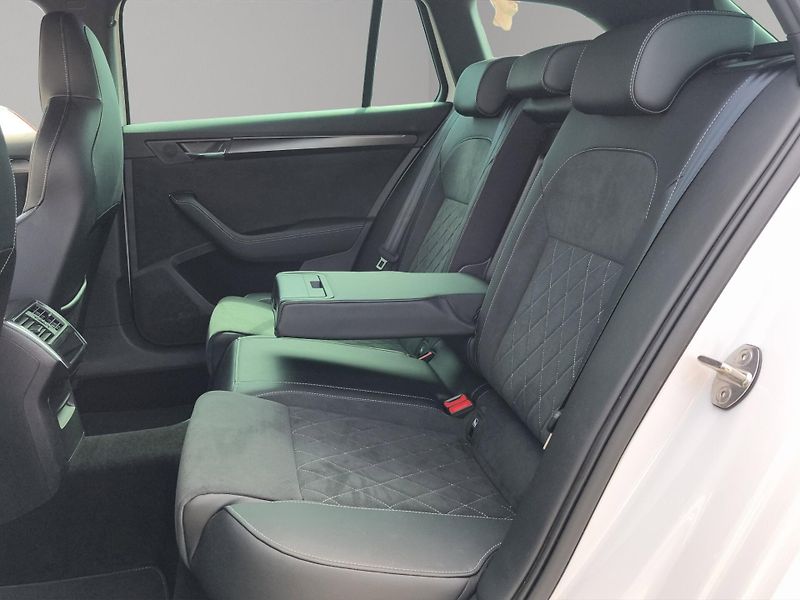 Škoda Superb (2023) SportLine 2.0 TDI 110kW DSG, Č - fotka 27 z 30