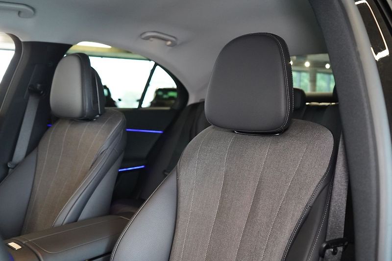 Mercedes-Benz Třídy E 220d 4MATIC, KEYLESS,DISTRONIC - fotka 18 z 43