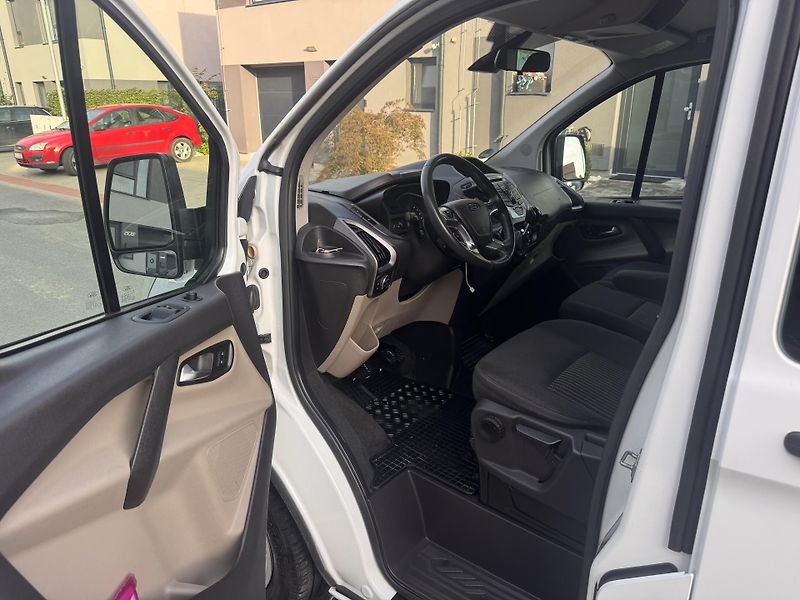 Ford Tourneo Custom 2.2TDCI 92KW L2 9.MÍST - fotka 7 z 32