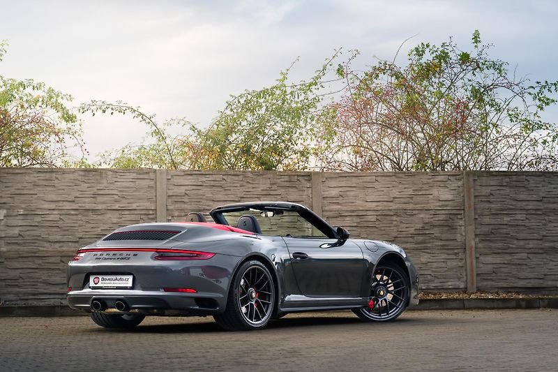 Porsche 911 Carrera 4 GTS Lift 331kWCabrio - fotka 14 z 52