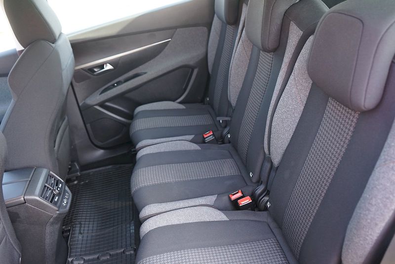 Peugeot 5008 (2020) 1.6 PureTech 180 S&S EAT8 - 7 - fotka 10 z 23