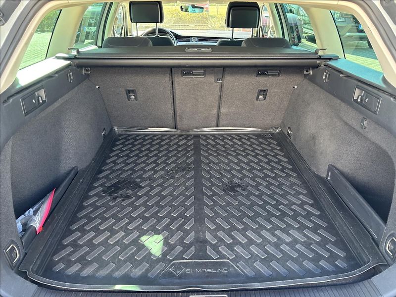 Volkswagen Passat 2,0 TDI 140kW DSG Comfortline - fotka 13 z 41