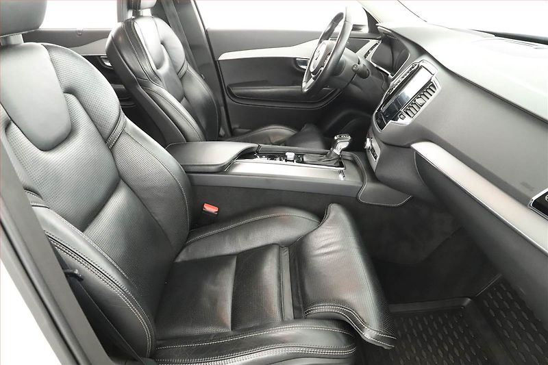 Volvo XC90 (2018) D5 AWD - fotka 7 z 20
