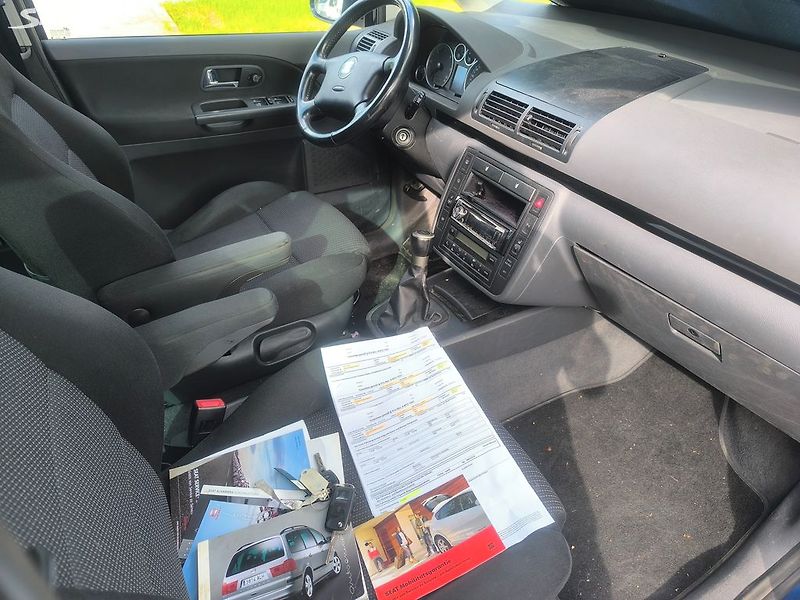 Seat Alhambra (2009) 4X4,1,9TDI,7M,TZ,KRÁSNÁ,1MAJ64 - fotka 8 z 27
