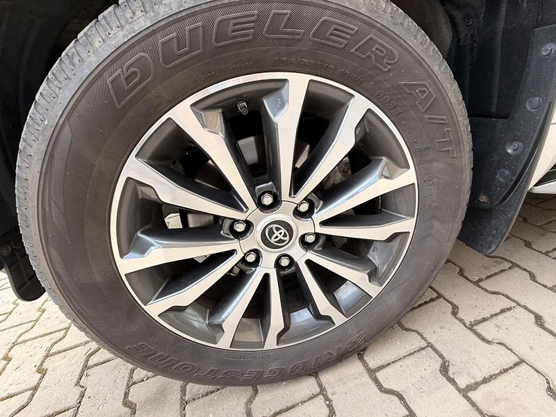 Toyota Land Cruiser 2.8-MAX.VÝBAVA-TAŽNÉ 3t-DPH - fotka 12 z 31