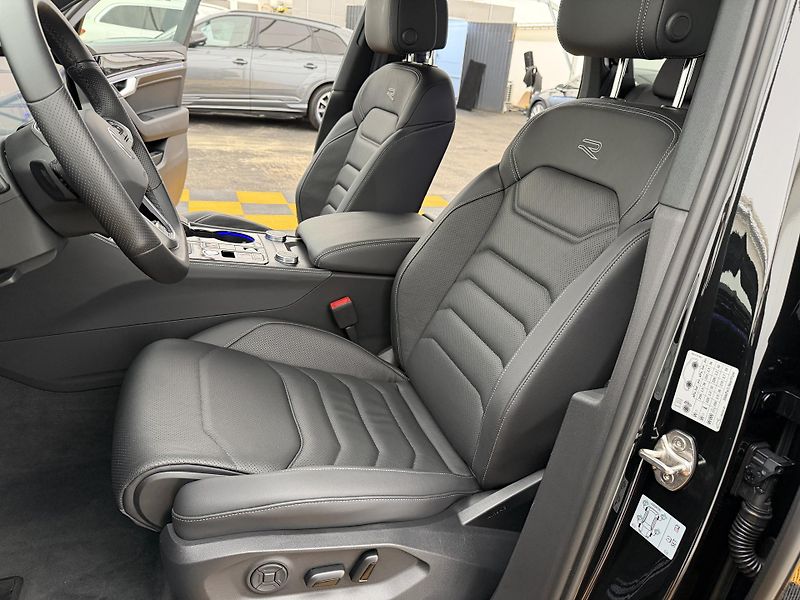 Volkswagen Touareg 3.0Tdi*1-MAJ*DPH*R-LINE*HUD* - fotka 12 z 51