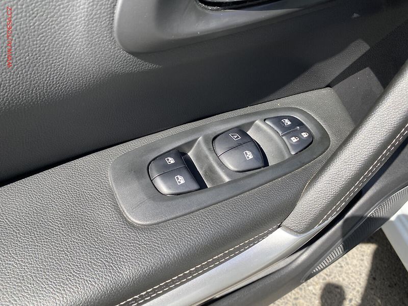 Renault Kadjar (2016) 1.2 TCe, BOSE, AT, LED, panor - fotka 13 z 18