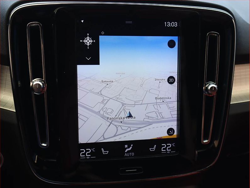Volvo XC40 (2018) Inscription D4 AWD - fotka 16 z 20