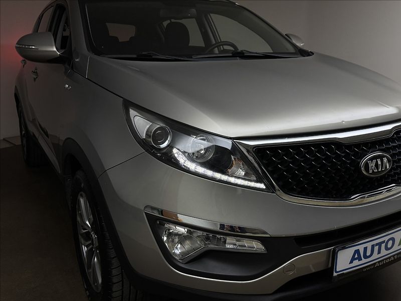 Kia Sportage 2,0 4X4 DPH VÝHŘEV TAŽNÉ ČR - fotka 29 z 33