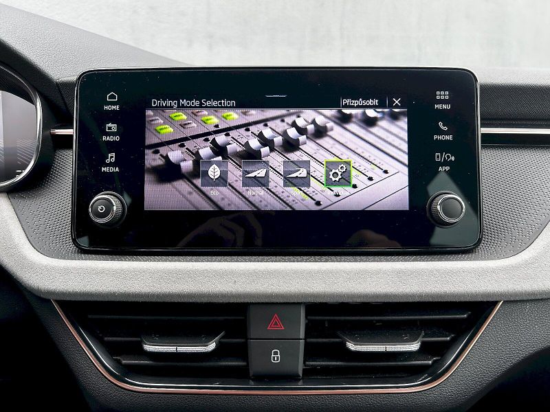 Škoda Kamiq (2024) 1.0 TSI 85kW DSG Top Selection - fotka 19 z 35