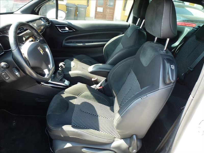 Citroën DS3 1,6 16V VTi THP SportChic - fotka 21 z 49