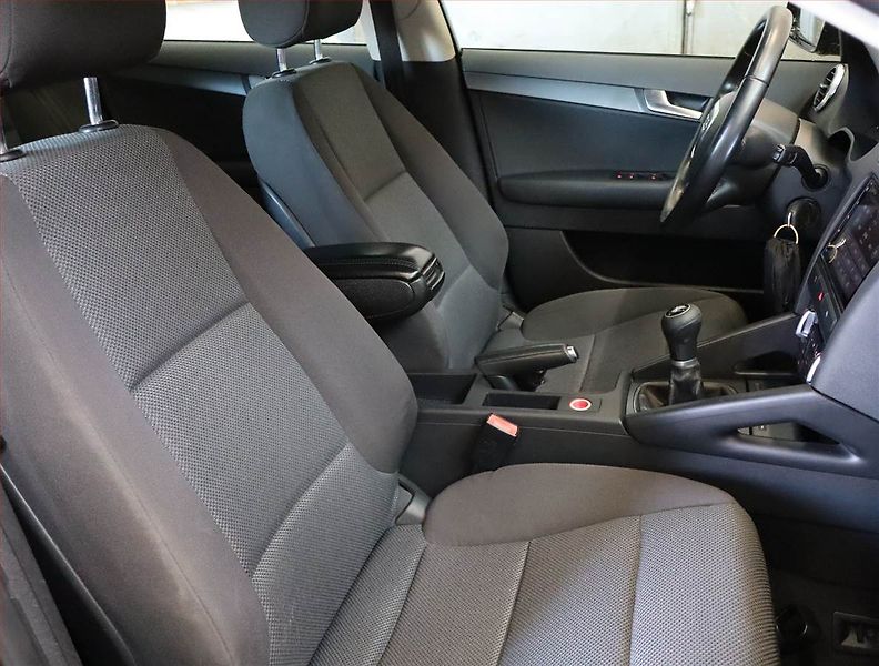 Audi A3 (2009) Ambition 2.0 TDI, Serv.kniha - fotka 9 z 18