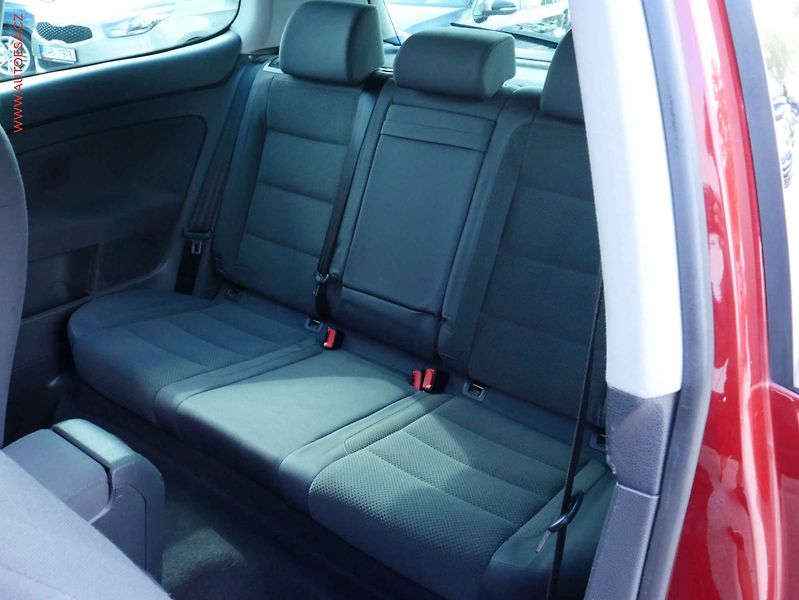 Volkswagen Golf (2006) 1.6 FSi, AC, tempo, park - fotka 10 z 15