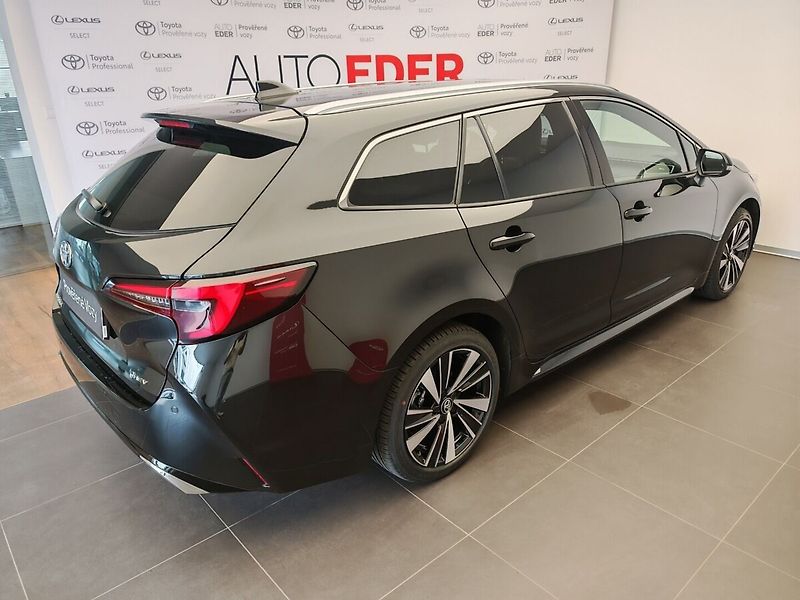 Toyota Corolla Touring Sports 2.0 Hybrid Styl - fotka 4 z 38