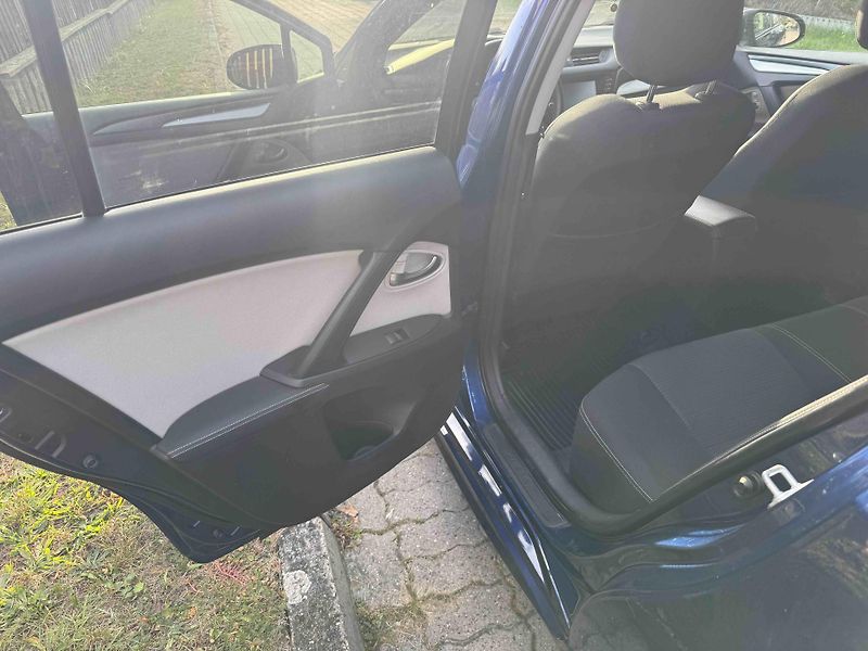 Toyota Avensis (2016) Combi + tažné  - fotka 13 z 19