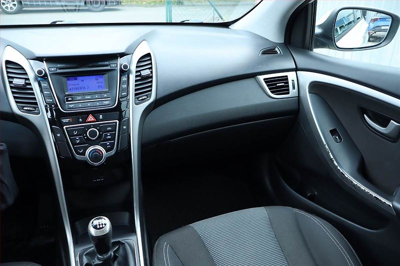 Hyundai i30 (2014) 1.6 CRDi, Serv.kniha, Tempomat - fotka 8 z 20