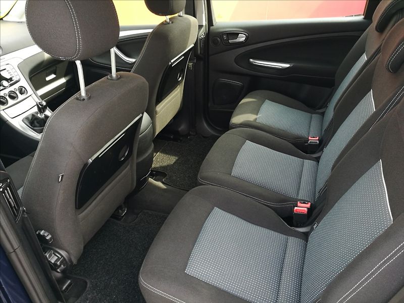 Ford Galaxy 2,0 TDCi 1.majitel - fotka 13 z 19